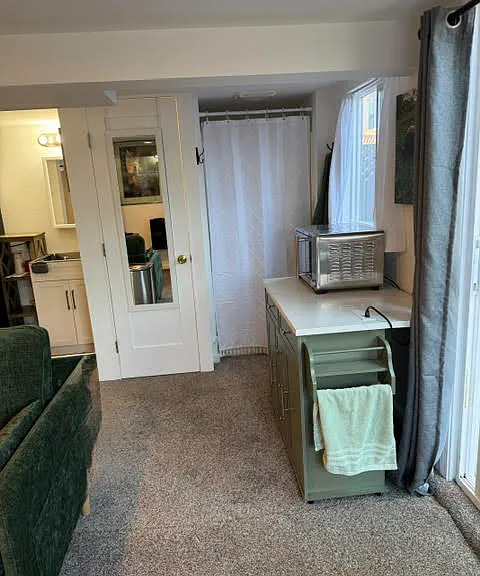 27 Graceland Dr #B — Photo 2
