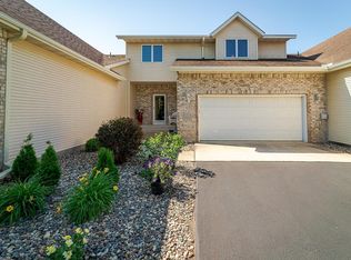 20531 Kalmeadow Ct, Lakeville, MN 55044