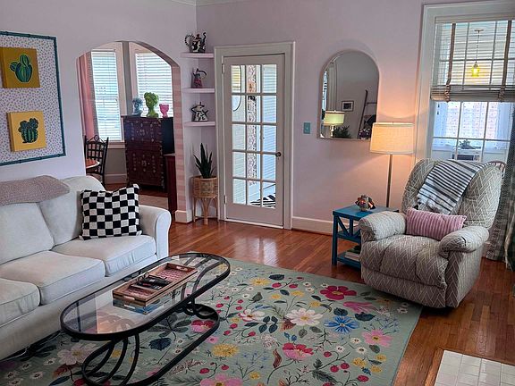 4th image of 207 S Woodrow St