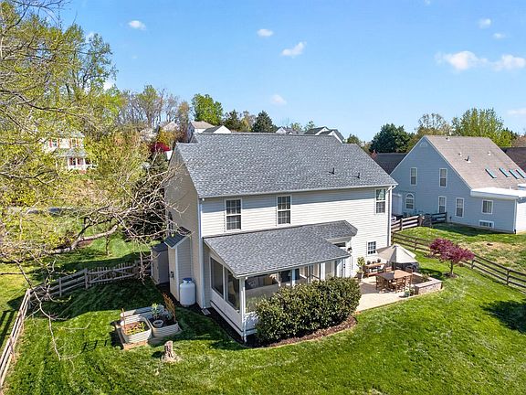 3rd image of 187 Fox Horn Ln