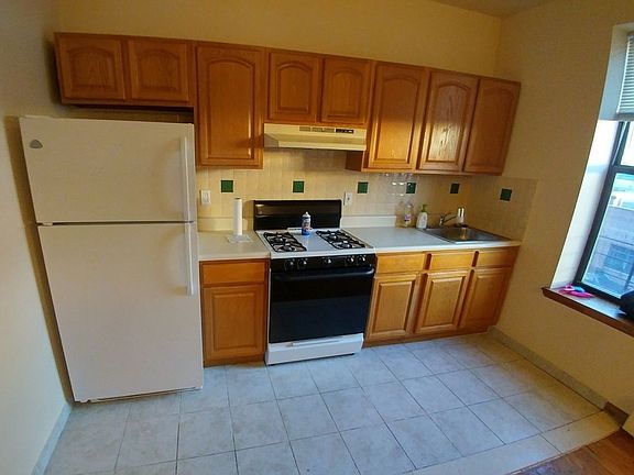 3rd image of 4211 35th Ave APT 2