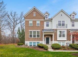 982 Tuscany Dr, Streamwood, IL 60107