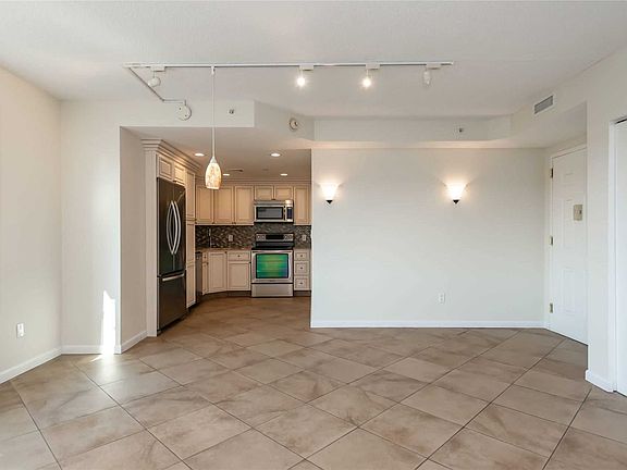 5th image of 242 Maple Ave