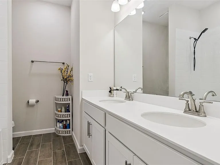 654 Heritage Square Dr — Photo 22