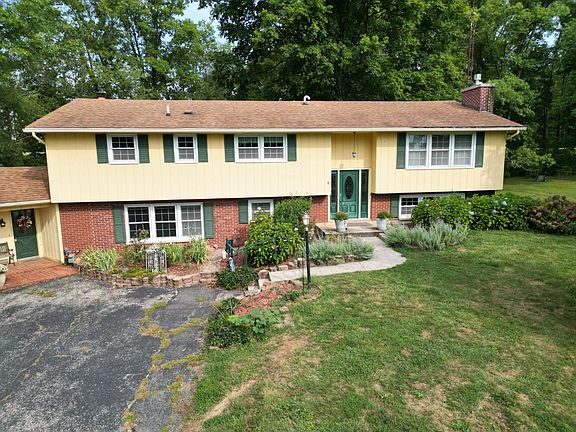 2nd image of 905 E Beech St