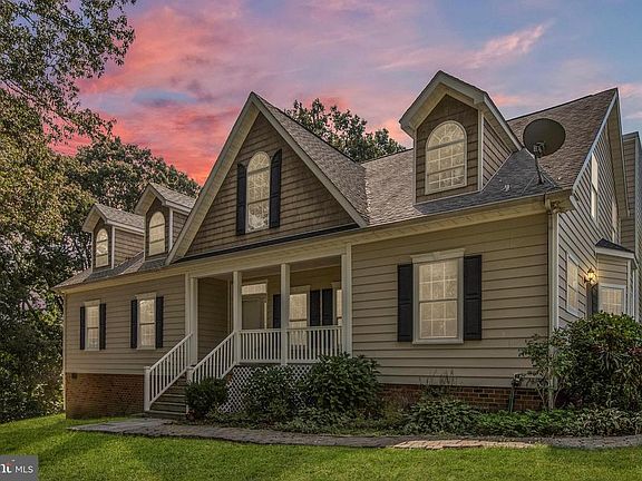 Beautiful Cape Cod w/porch