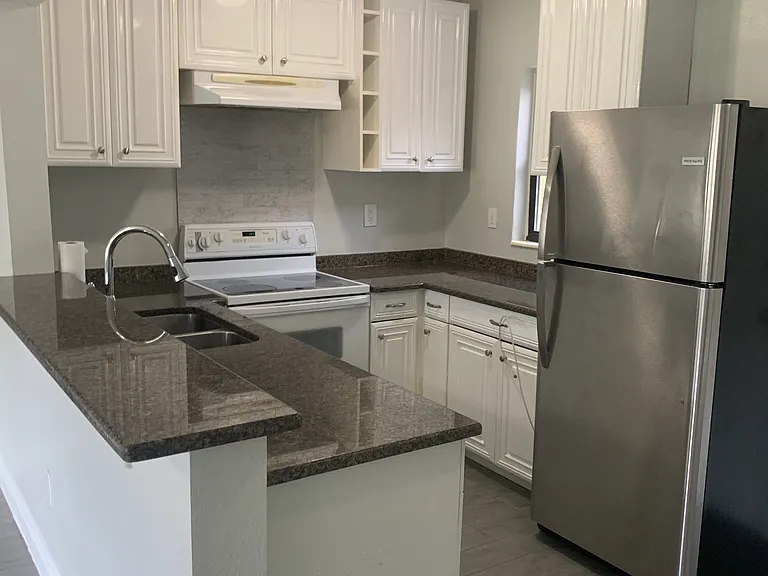 709 Sunset Dr — Photo 17