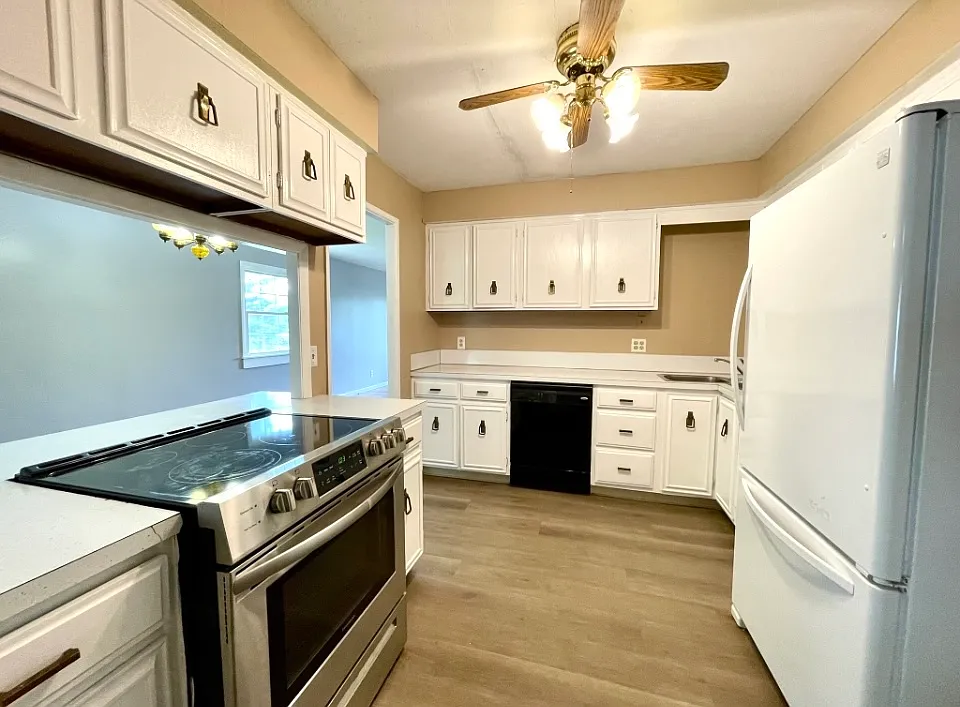 3 bed, 1.5 bath, 1450 sqft, $2,250 — Photo 4