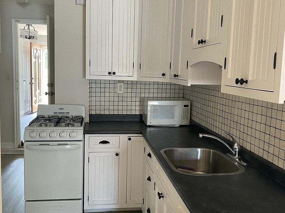 2nd image of 3216 Lafayette Ave #1C