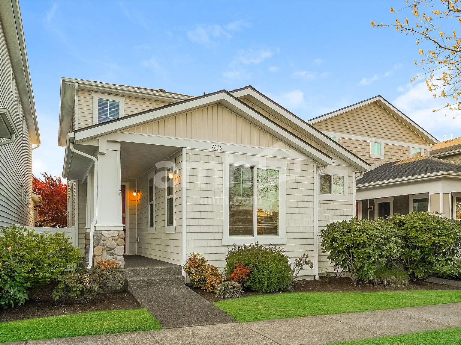 3 bed, 2.5 bath, 1682 sqft, $2,715 — Photo 2