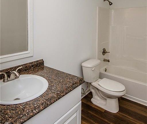 4th image of 3203 Belmont Ave