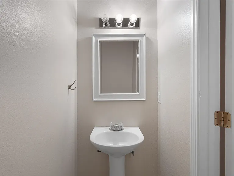 9319 Battle Creek St NW — Photo 14