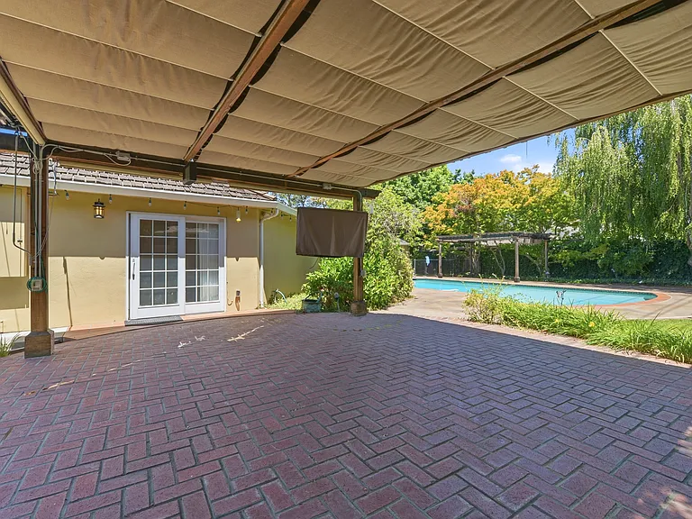 1825 White Oak Dr — Photo 29