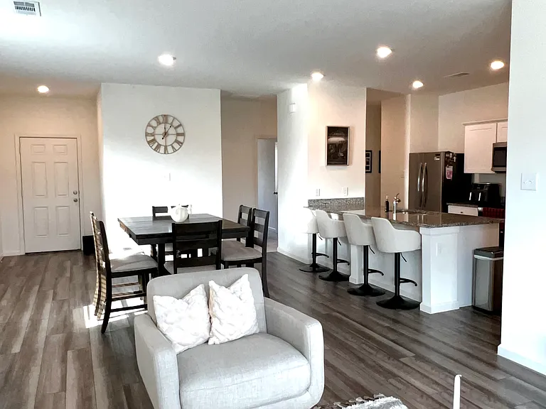 1725 Escondido Dr — Photo 4