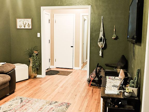 4th image of 282 E 16th St