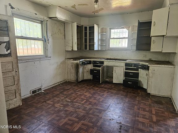 5th image of 1209 Waverly Ave