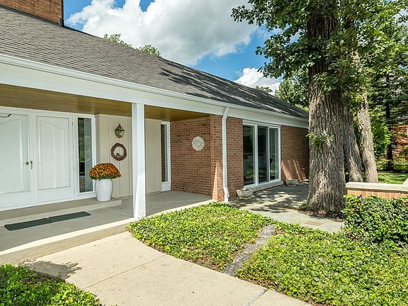 3rd image of 1174 Oak Knoll Dr