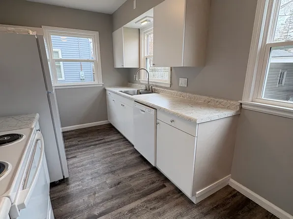 1025 33rd St SE, Cedar Rapids, IA 52403