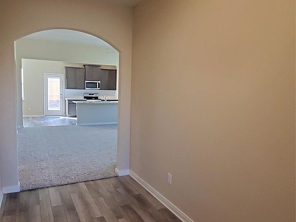 2nd image of 1911 Lilac Dr