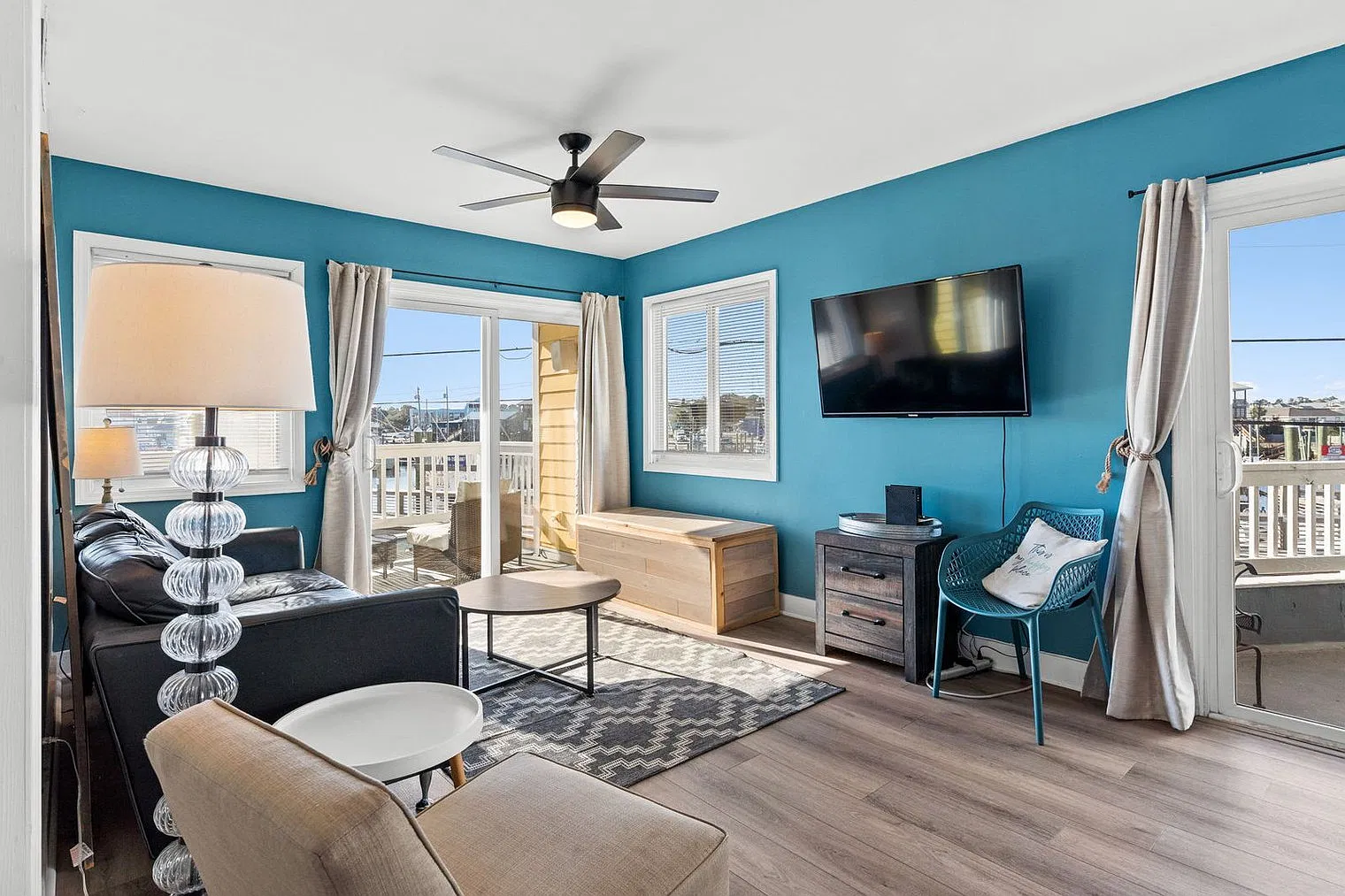 2 bed, 2.0 bath, 775 sqft, $3,506 — Photo 2