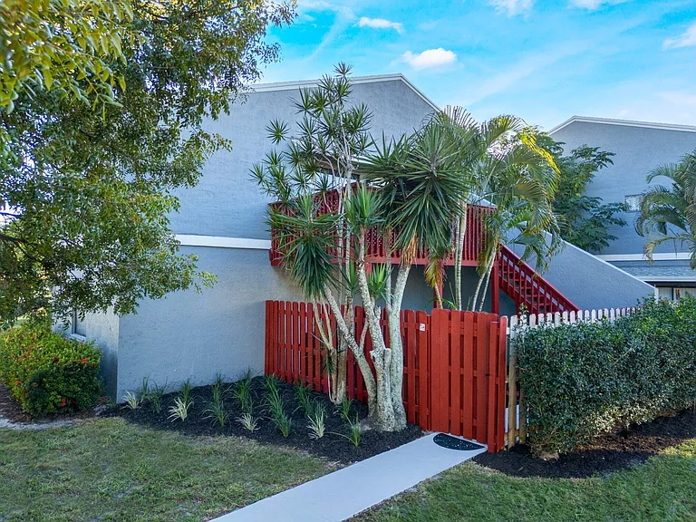 7 Crossings Cir — Photo 28