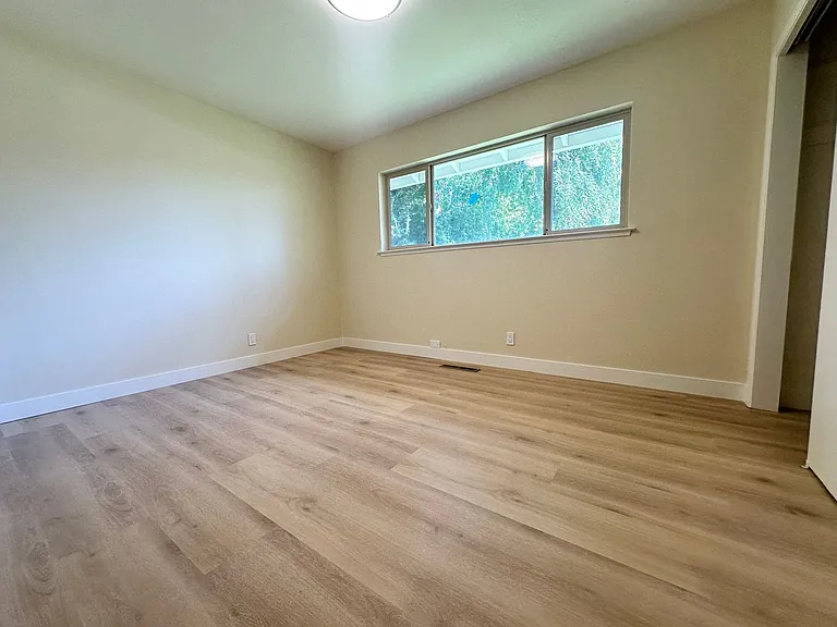 2214 Vineyard Ct — Photo 12