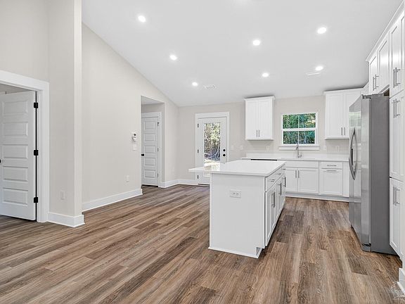 3rd image of 1056 Barth Rd