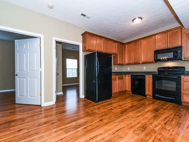 Silver Creek Apartments — Photo 22