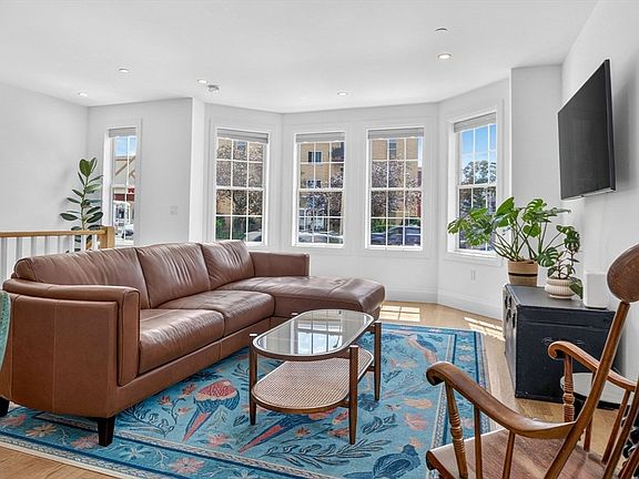 5th image of 808 Morton St #1