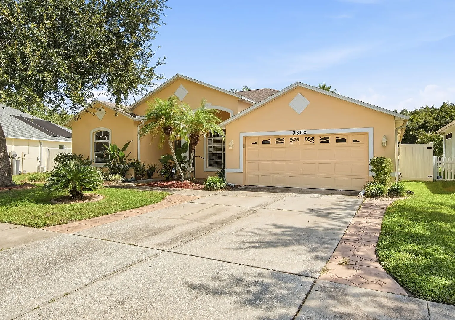 Spacious 4 Bedroom, 3 Bath Pool Home in the Highly Desirable Stagecoach Village Community of Land... — Photo 3