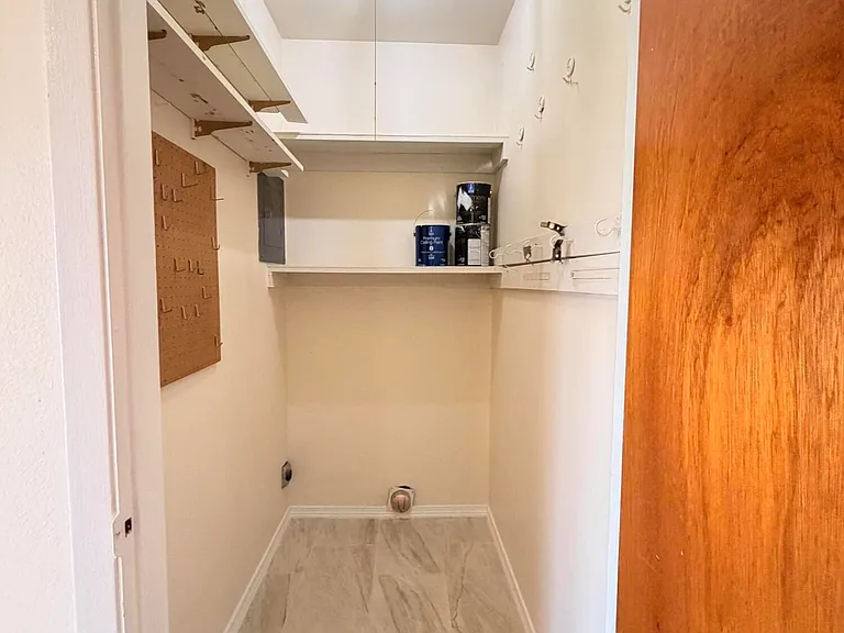 5726 Waycross Ave — Photo 12