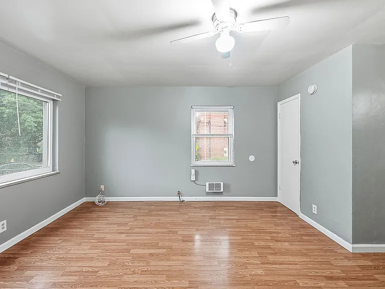1528 Sutton Ave #1 — Photo 2