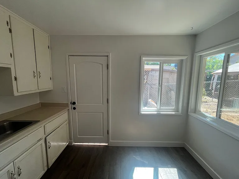 406 Niles Ave — Photo 7