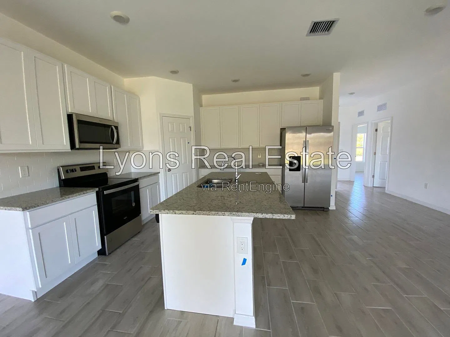 3 bed, 2.0 bath, 1244 sqft, $1,495 — Photo 3