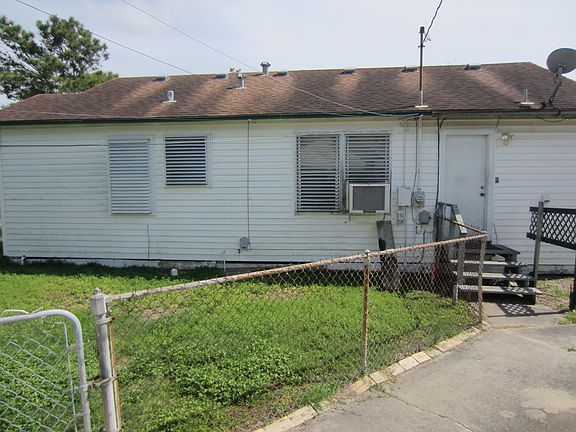 4th image of 901 Azalea Dr