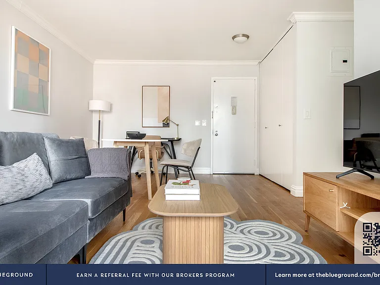 235 W 48th St #23M — Photo 3