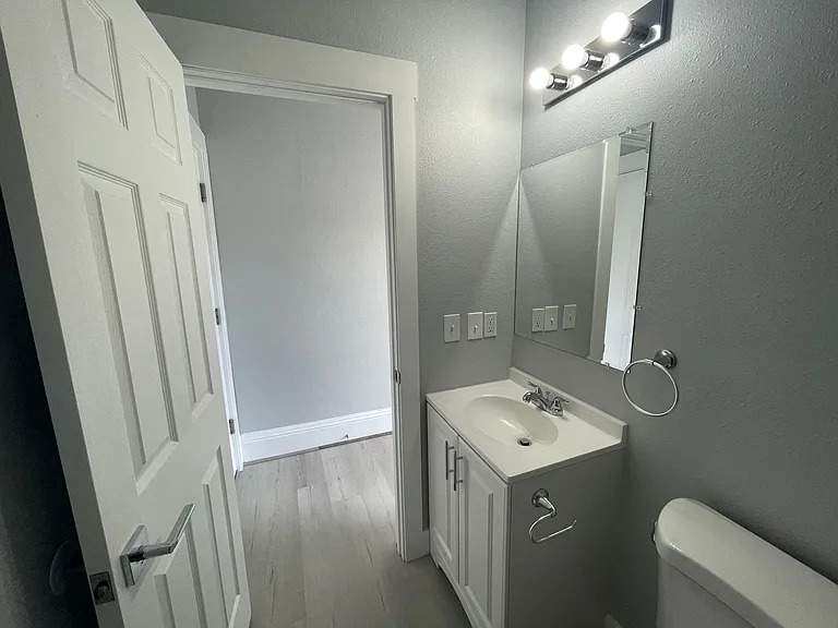 East Union Apartments | Updated Homes Steps from Pike/Pine — Photo 9