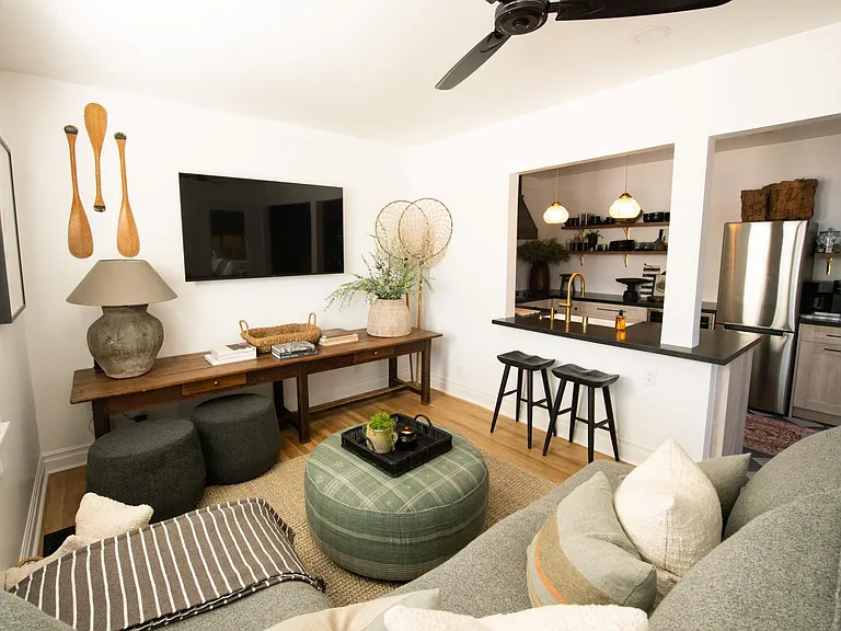 333 W Cota St #B — Photo 3