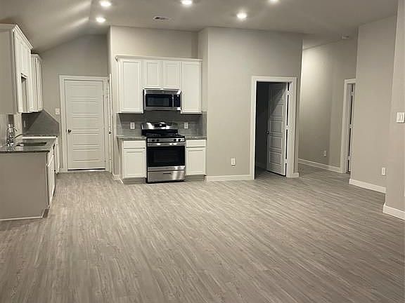 2nd image of 446 Jewett Meadow Dr