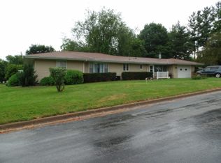 406 N Center St, Colfax, IL 61728