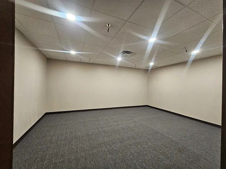 600 N Main St #6 — Photo 6