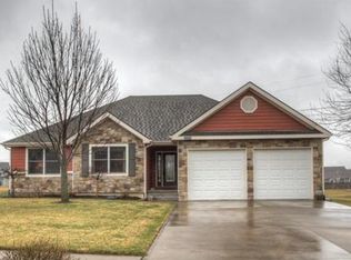16806 Juniper Dr, Basehor, KS 66007