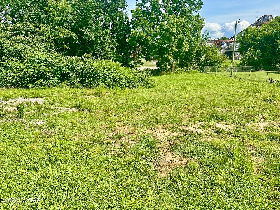 2nd image of 2124 Barrett Ln