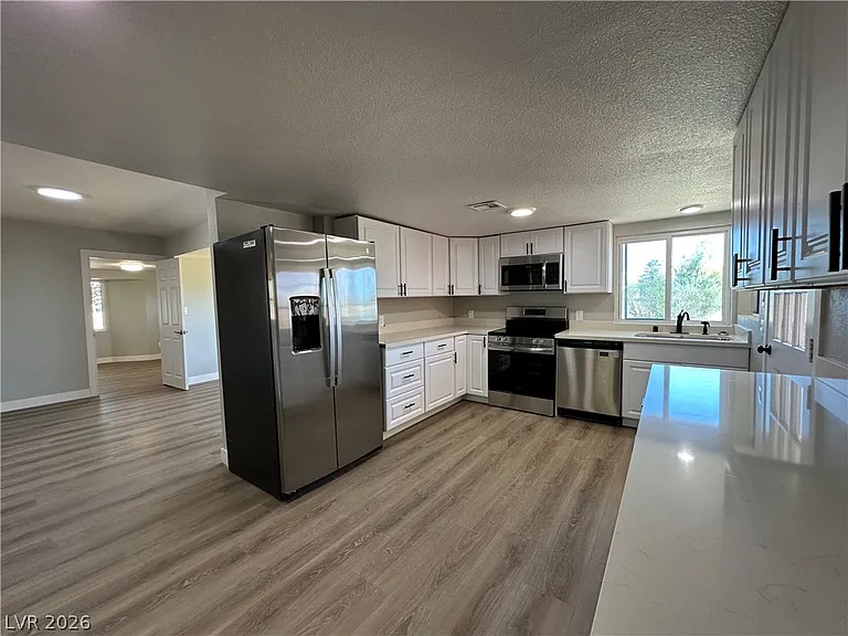 2590 N Murphy St — Photo 18
