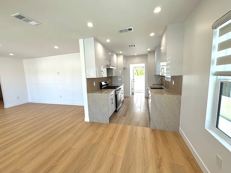 7740 Bonner Ave — Photo 14