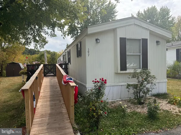 197 Houston Dr, Grantville, PA 17028