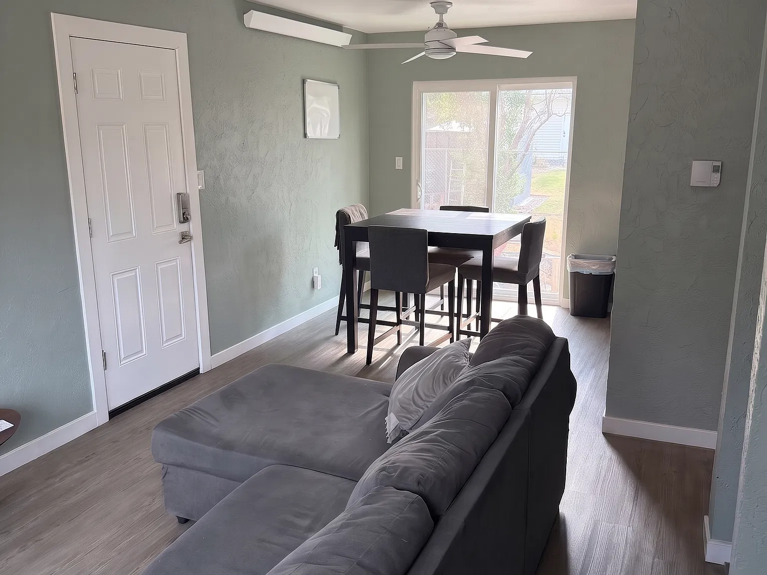 3 bed, 1262 sqft, $2,400 — Photo 2