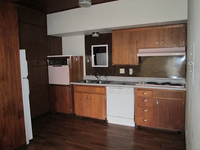 2237 Lakeshore Dr — Photo 3