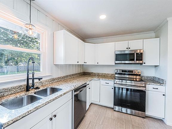 5th image of 805 Hampton Dr