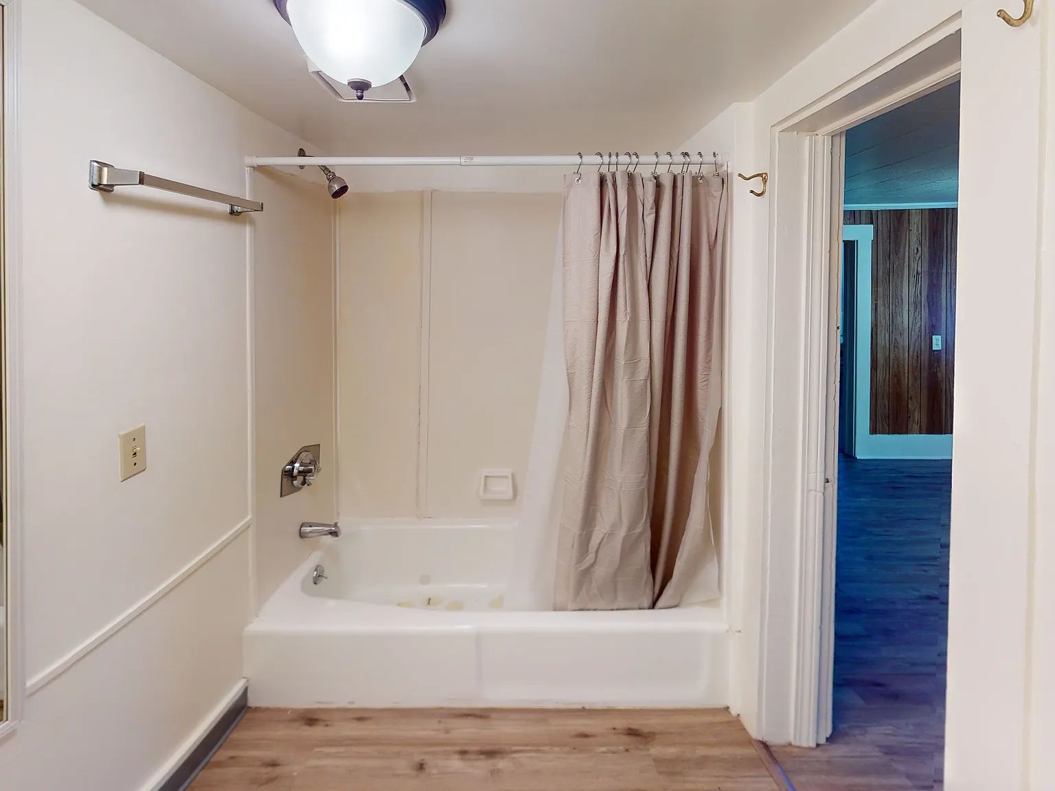 2 bed, 500 sqft, $1,600 — Photo 2